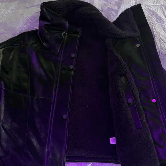 ALO CROPPED PUFFER - Picture 5 of 8